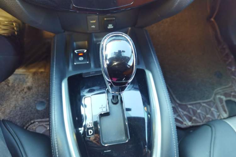 Used Nissan X-Trail 2019 2.0L CVT Smart Connect Comfort Edition 2WD Gear Lever