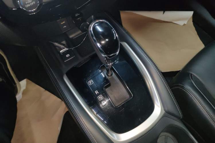 Used Nissan X-Trail 2019 2.5L CVT Smart Connect Luxury Edition 4WD Gear Lever
