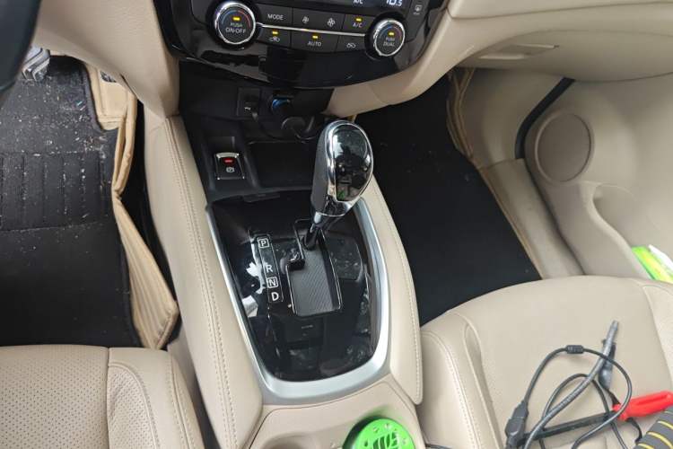 Used Nissan X-Trail 2019 2.0L CVT Smart Connect Comfort Edition 2WD Gear Lever