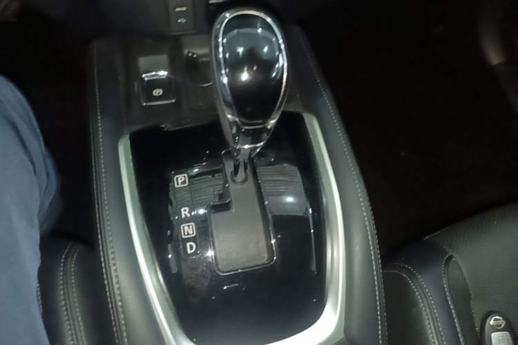 Used Nissan X-Trail 2019 2.5L CVT Smart Connect Luxury Edition 4WD Gear Lever