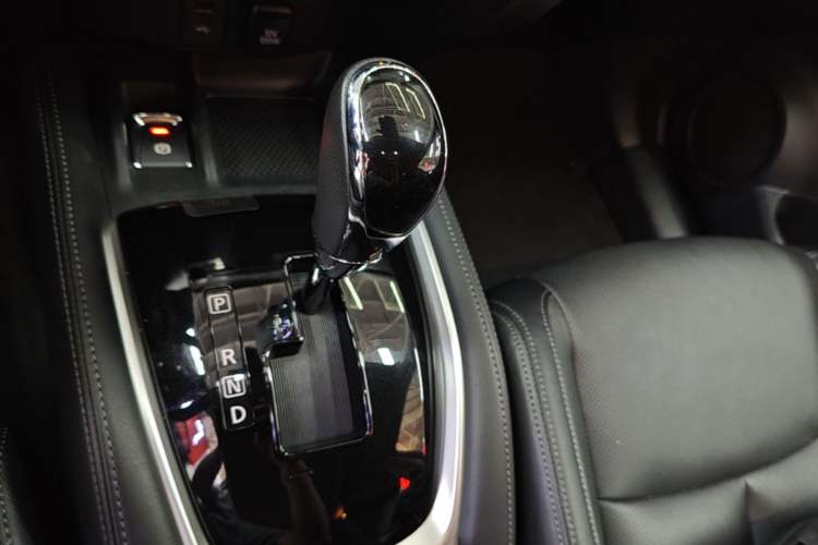 Used Nissan X-Trail 2019 2.0L CVT SmartConnect 7-Seater Comfort Edition 2WD Gear Lever
