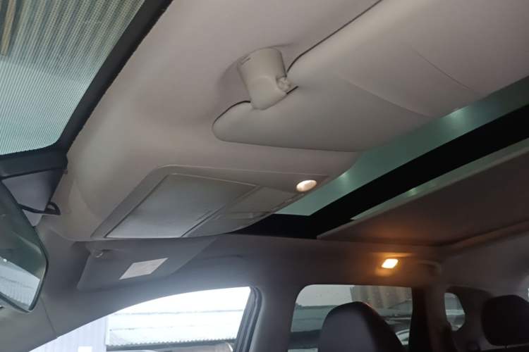 Used Nissan X-Trail 2019 2.5L CVT Smart Connect Luxury Edition 4WD Headliner
