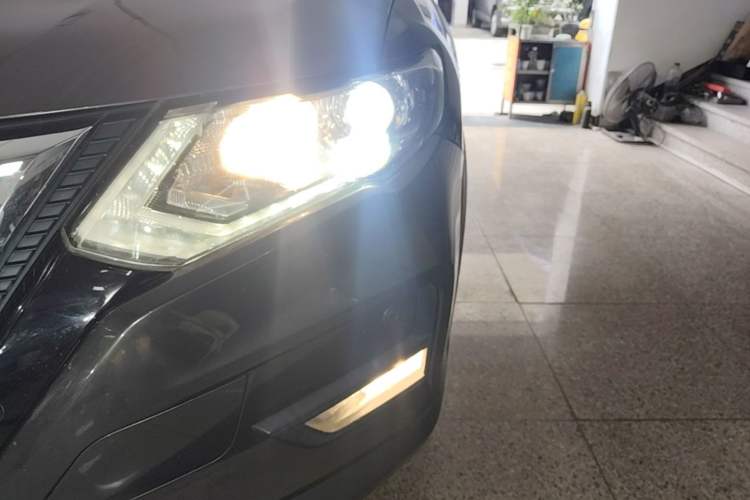Used Nissan X-Trail 2019 2.5L CVT Smart Connect Luxury Edition 4WD Left Front Headlight
