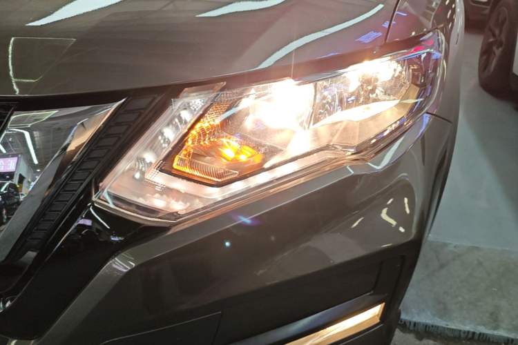 Used Nissan X-Trail 2019 2.0L CVT SmartConnect 7-Seater Comfort Edition 2WD Left Front Headlight