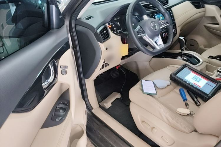 Used Nissan X-Trail 2019 2.5L CVT Smart Connect Luxury Edition 4WD Left Front Seat