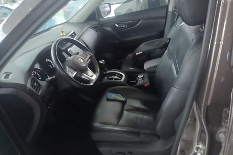 Used Nissan X-Trail 2019 2.5L CVT Smart Connect Luxury Edition 4WD Left Front Seat