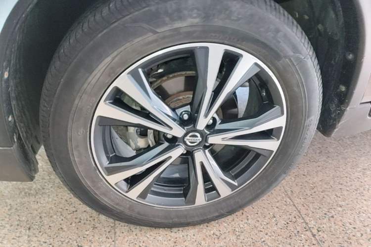 Used Nissan X-Trail 2019 2.5L CVT Smart Connect Luxury Edition 4WD Left Front Wheel Hub