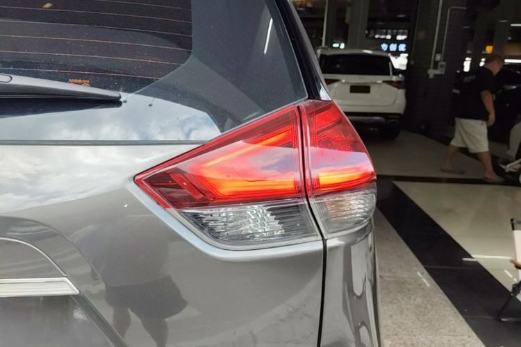 Used Nissan X-Trail 2019 2.5L CVT Smart Connect Luxury Edition 4WD Right Rear Taillight