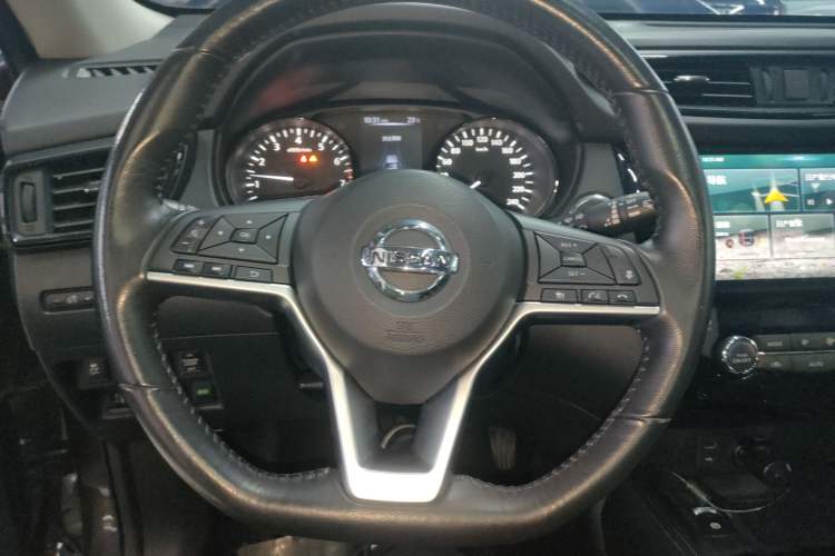 Used Nissan X-Trail 2019 2.5L CVT Smart Connect Luxury Edition 4WD Steering Wheel