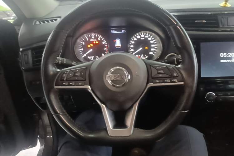 Used Nissan X-Trail 2019 2.5L CVT Smart Connect Luxury Edition 4WD Steering Wheel