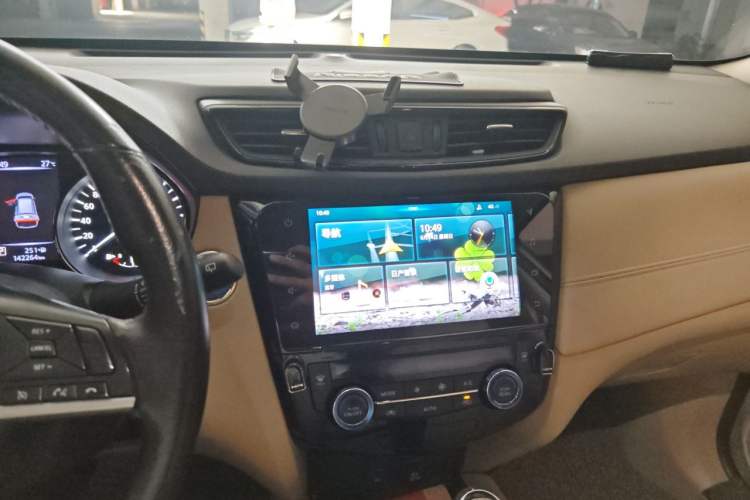 Used Nissan X-Trail 2019 2.0L CVT Smart Connect Comfort Edition 2WD Audio And AC Panel