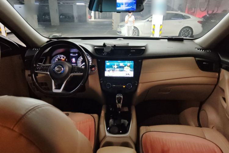 Used Nissan X-Trail 2019 2.0L CVT Smart Connect Comfort Edition 2WD Center Console