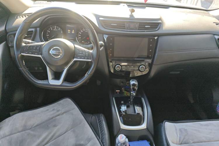 Used Nissan X-Trail 2019 2.0L CVT Smart Connect Comfort Edition 2WD Center Console