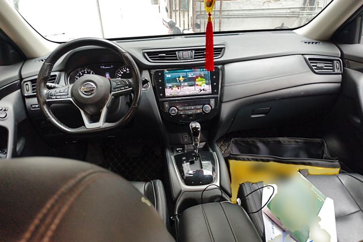 Used Nissan X-Trail 2019 2.0L CVT Smart Connect Comfort Edition 2WD Center Console