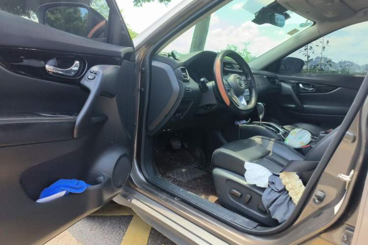 Used Nissan X-Trail 2019 2.0L CVT Smart Connect Comfort Edition 2WD Driver Seat