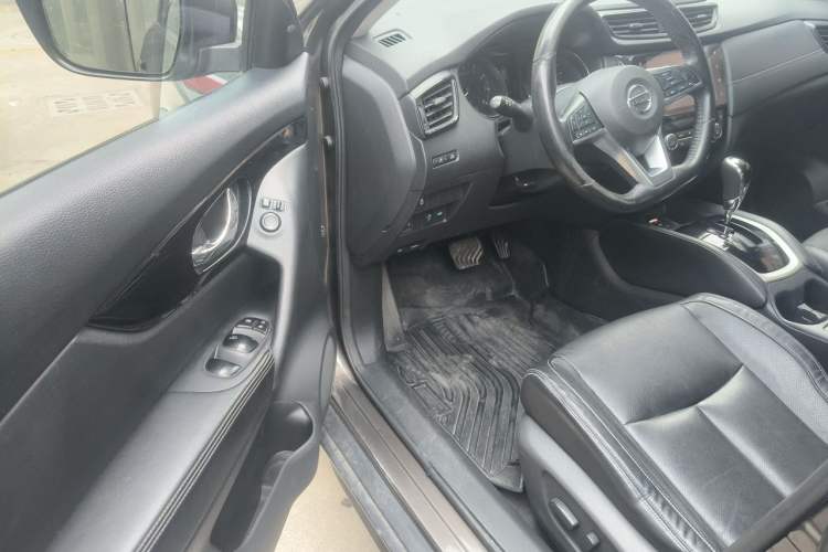 Used Nissan X-Trail 2019 2.0L CVT Smart Connect Comfort Edition 2WD Driver Seat