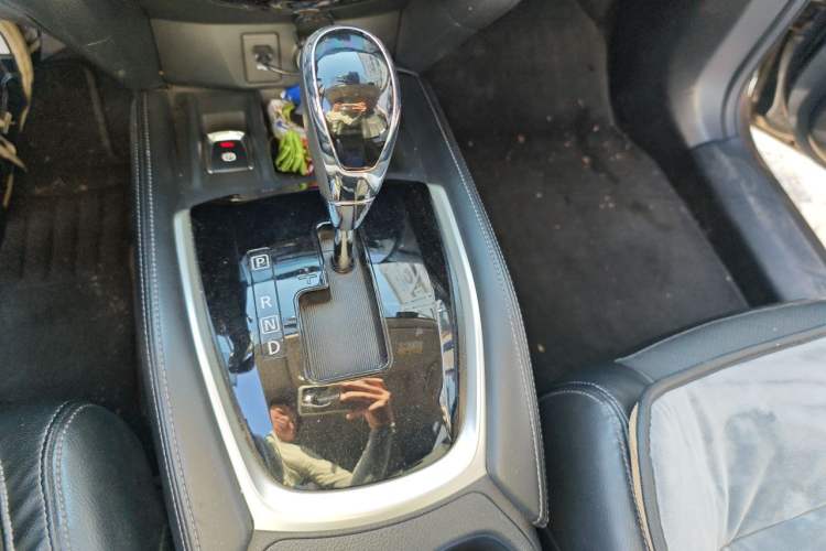 Used Nissan X-Trail 2019 2.0L CVT Smart Connect Comfort Edition 2WD Gear Lever