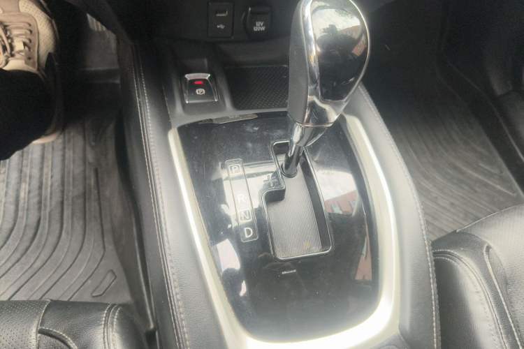 Used Nissan X-Trail 2019 2.0L CVT Smart Connect Comfort Edition 2WD Gear Lever