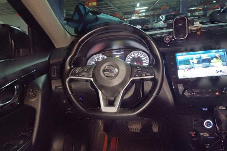 Used Nissan X-Trail 2019 2.0L CVT Smart Connect Comfort Edition 2WD Steering Wheel