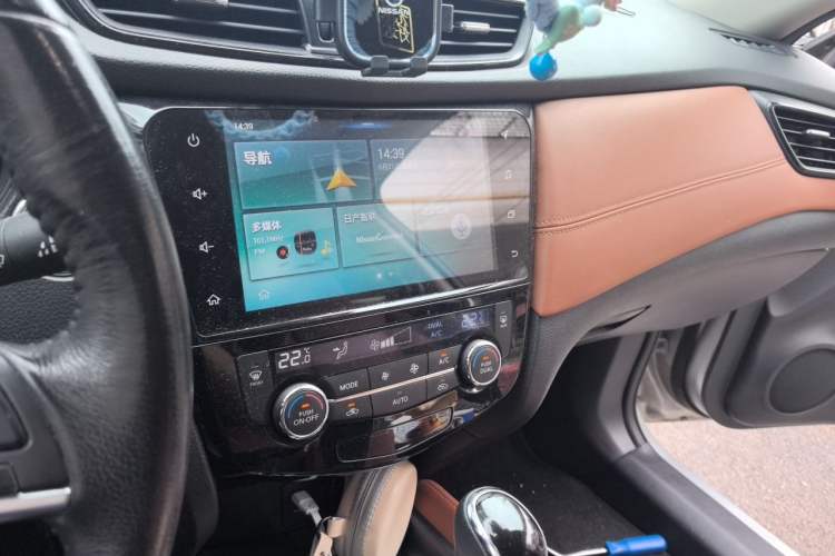 Used Nissan X-Trail 2019 2.0L CVT Smart Connect Comfort Edition 2WD Audio And AC Panel