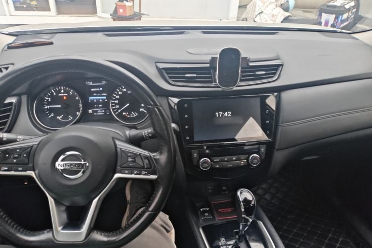 Used Nissan X-Trail 2019 2.0L CVT Smart Connect Comfort Edition 2WD Center Console