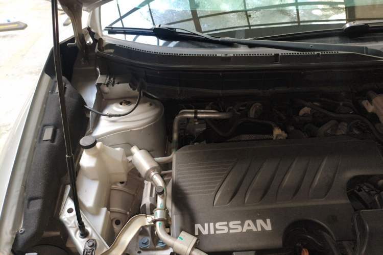 Used Nissan X-Trail 2019 2.0L CVT 7-Seater Comfort Version 2WD Engine Bay Right