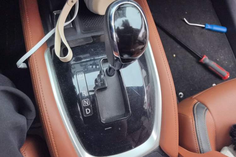 Used Nissan X-Trail 2019 2.0L CVT Smart Connect Comfort Edition 2WD Gear Lever