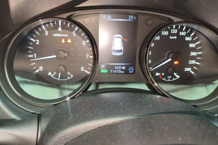 Used Nissan X-Trail 2019 2.0L CVT 7-Seater Comfort Version 2WD Odometer Close Up