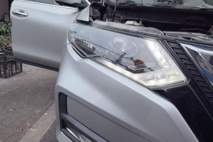 Used Nissan X-Trail 2019 2.0L CVT Smart Connect Comfort Edition 2WD Right Front Headlight
