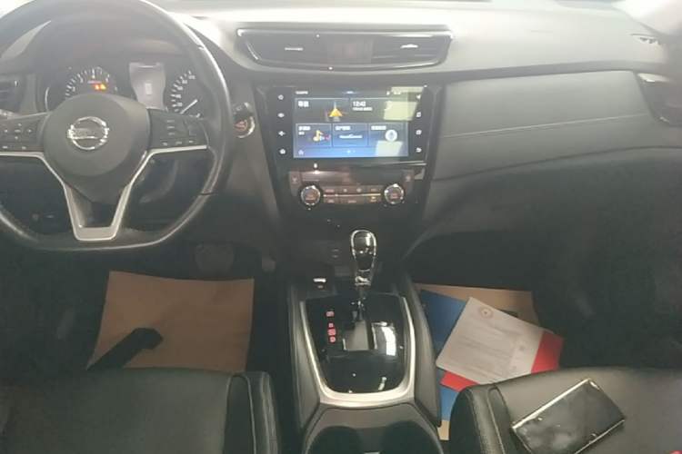 Used Nissan X-Trail 2019 2.0L CVT Smart Connect Comfort Edition 2WD Audio And AC Panel