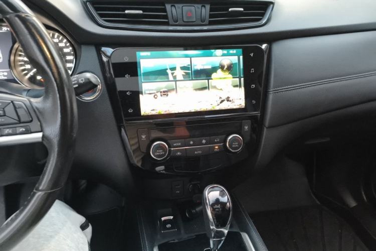 Used Nissan X-Trail 2019 2.0L CVT Smart Connect Comfort Edition 2WD Audio And AC Panel