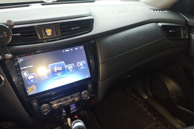 Used Nissan X-Trail 2019 2.0L CVT Comfort Edition 2WD Audio And AC Panel