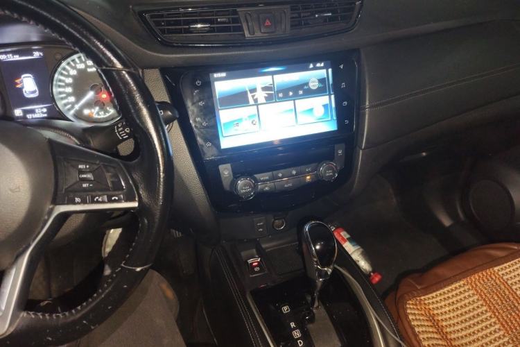 Used Nissan X-Trail 2019 2.0L CVT Smart Connect Comfort Edition 2WD Audio And AC Panel