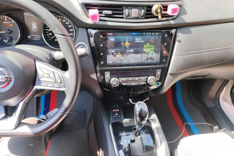 Used Nissan X-Trail 2019 2.5L CVT Smart Connect Luxury Edition 4WD Audio And AC Panel