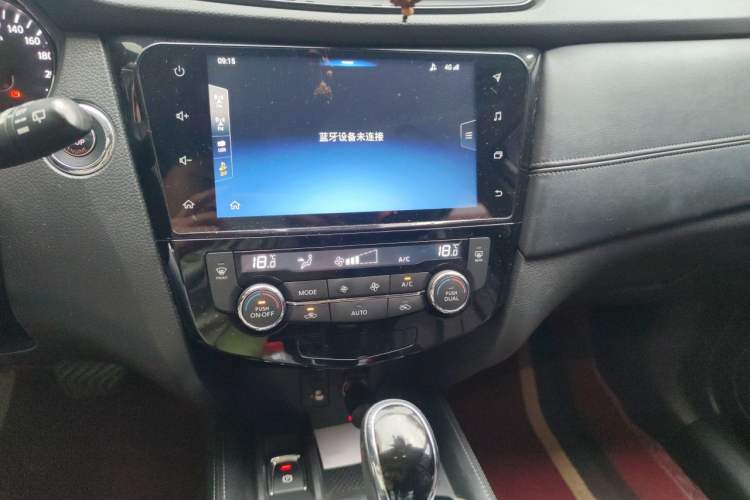 Used Nissan X-Trail 2019 2.5L CVT Smart Connect Luxury Edition 4WD Audio And AC Panel