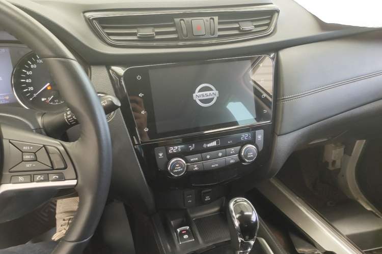 Used Nissan X-Trail 2019 2.0L CVT Smart Connect Comfort Edition 2WD Audio And AC Panel
