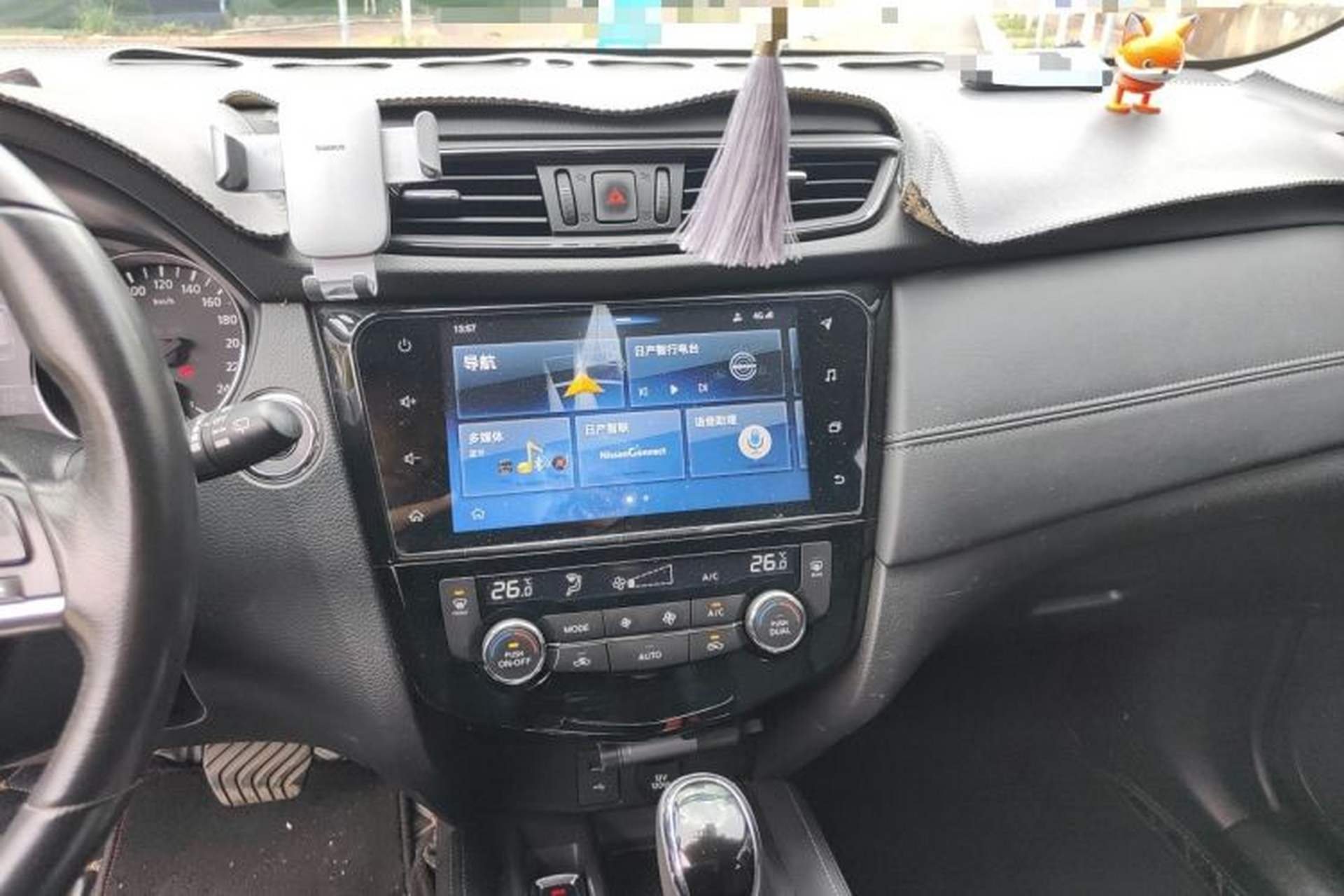 Used Nissan X-Trail 2019 2.0L CVT Smart Connect Comfort Edition 2WD Audio And AC Panel
