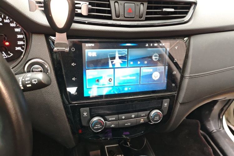 Used Nissan X-Trail 2019 2.0L CVT Smart Connect Comfort Edition 2WD Audio And AC Panel