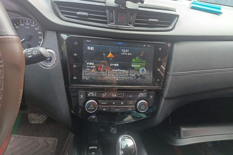 Used Nissan X-Trail 2019 2.0L CVT Comfort Edition 2WD Audio And AC Panel