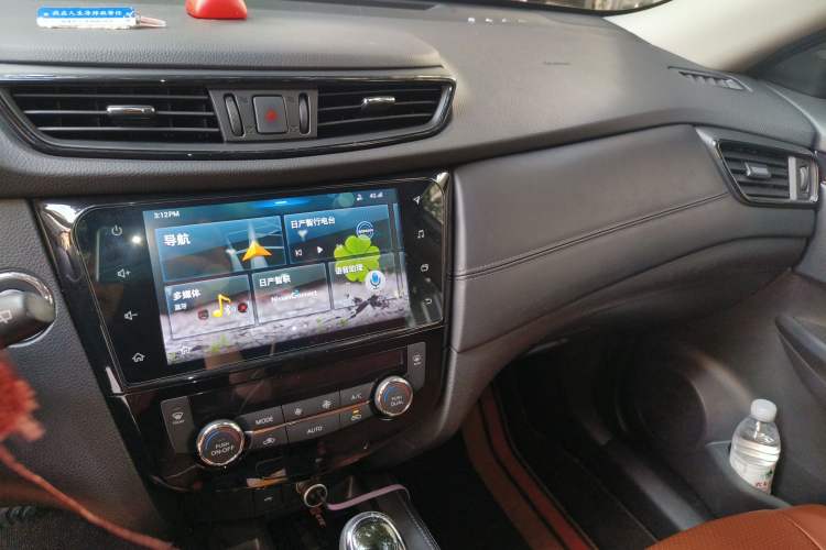 Used Nissan X-Trail 2019 2.0L CVT Smart Connect Comfort Edition 2WD Audio And AC Panel