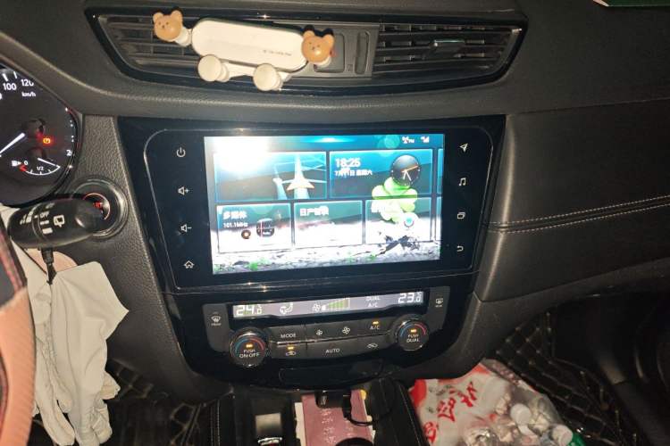 Used Nissan X-Trail 2019 2.0L CVT Smart Connect Comfort Edition 2WD Audio And AC Panel