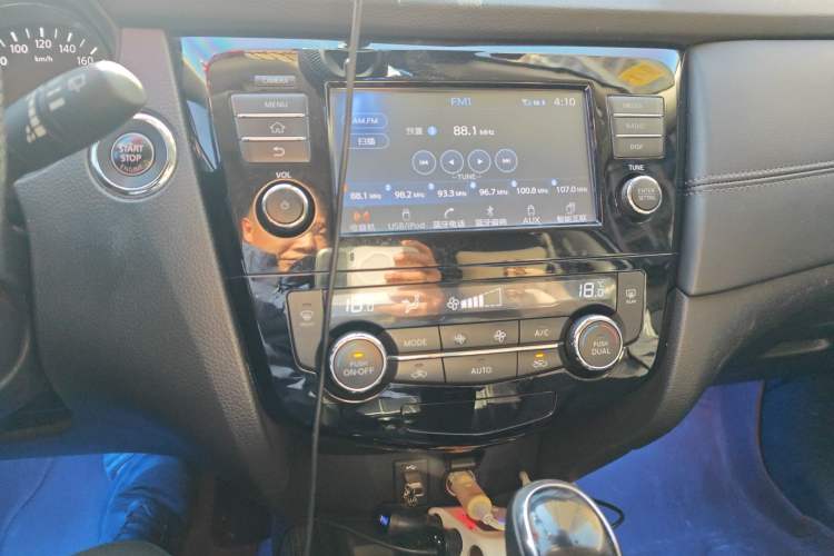 Used Nissan X-Trail 2019 2.0L CVT Comfort Edition 2WD Audio And AC Panel