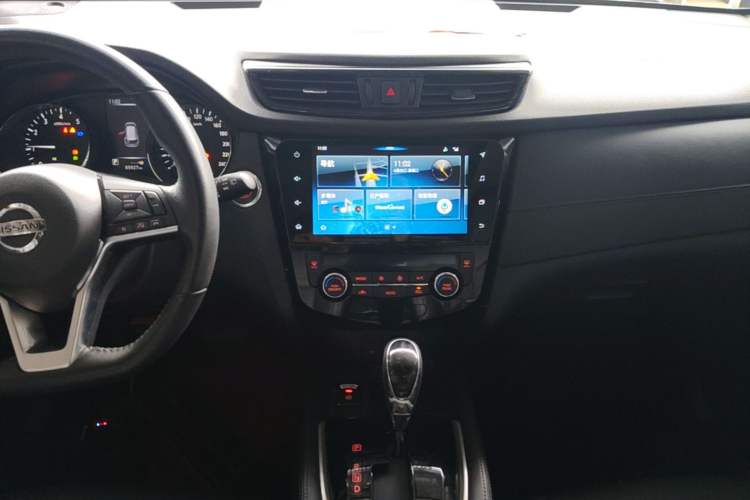 Used Nissan X-Trail 2019 2.0L CVT Smart Connect Comfort Edition 2WD Audio And AC Panel