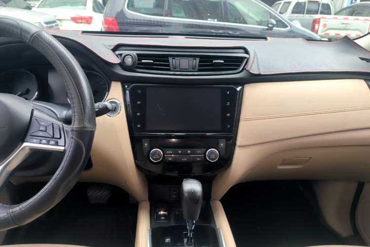 Used Nissan X-Trail 2019 2.0L CVT Smart Connect Comfort Edition 2WD Audio And AC Panel