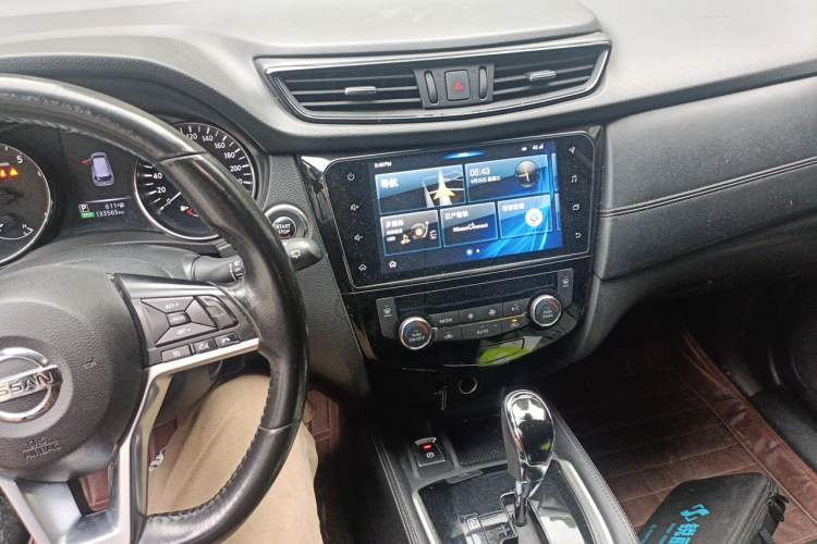 Used Nissan X-Trail 2019 2.0L CVT Smart Connect Comfort Edition 2WD Audio And AC Panel