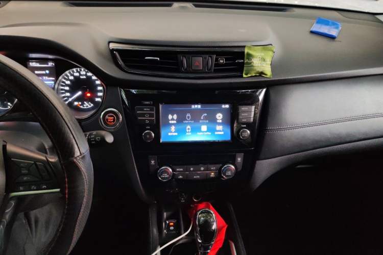 Used Nissan X-Trail 2019 2.0L CVT Comfort Edition 2WD Audio And AC Panel