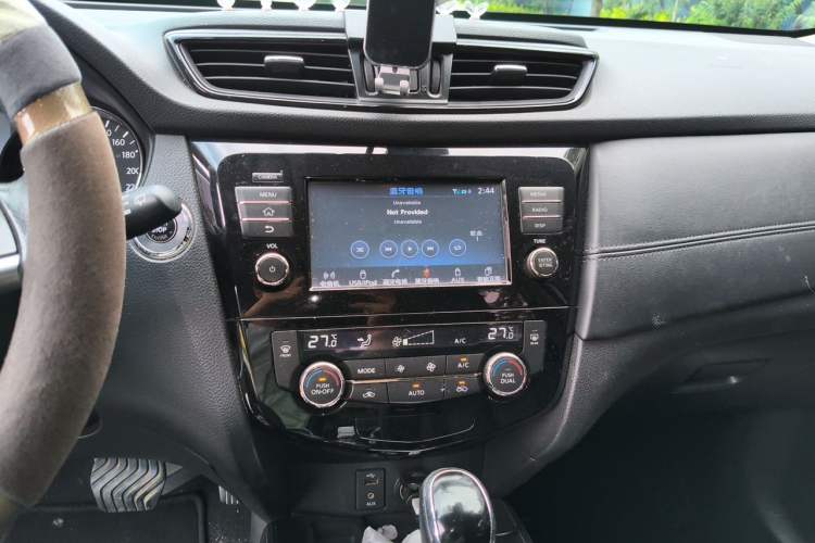 Used Nissan X-Trail 2019 2.0L CVT Comfort Edition 2WD Audio And AC Panel