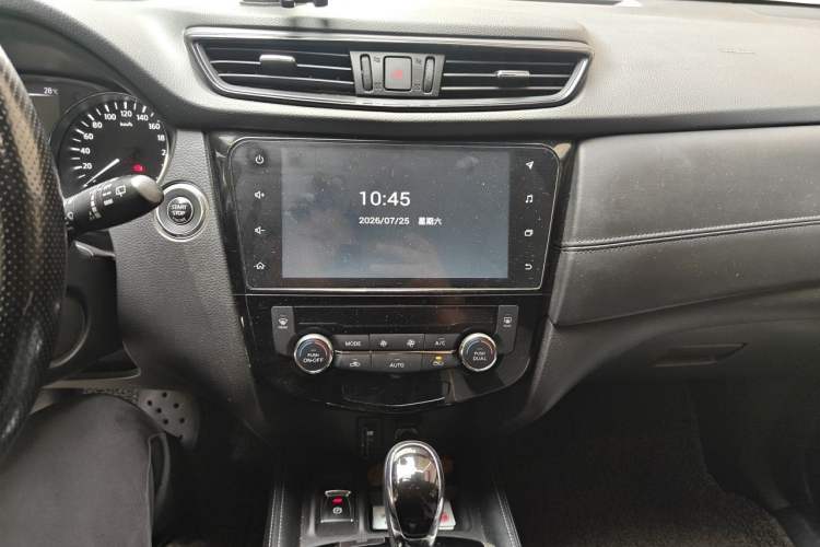Used Nissan X-Trail 2019 2.0L CVT Smart Connect Comfort Edition 2WD Audio And AC Panel
