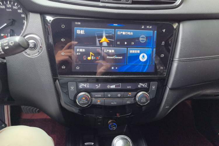Used Nissan X-Trail 2019 2.5L CVT Smart Connect Luxury Edition 4WD Audio And AC Panel
