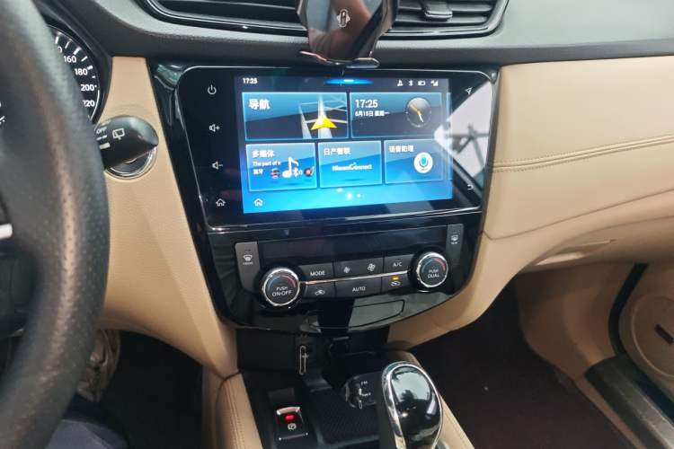 Used Nissan X-Trail 2019 2.5L CVT Smart Connect Luxury Edition 4WD Audio And AC Panel